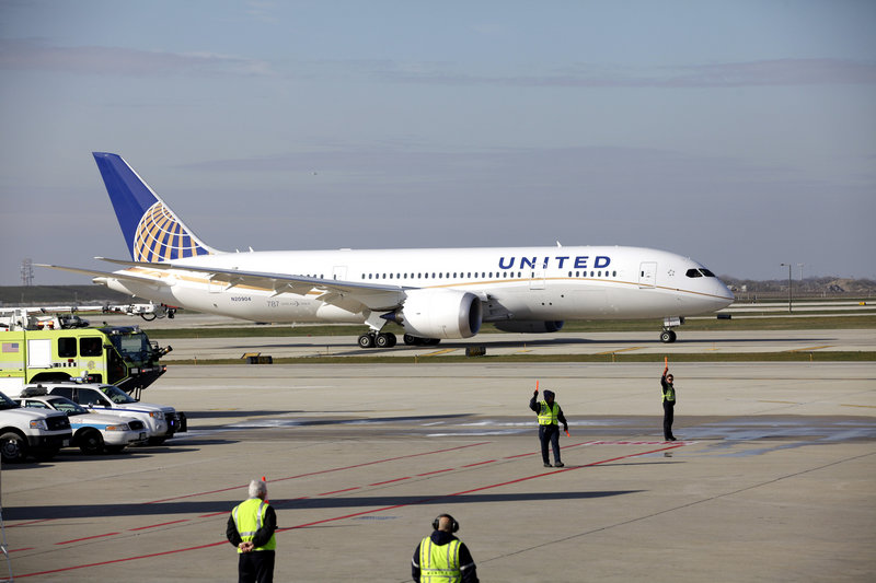 A United Airlines 787 Dreamliner arrives at O’Hare International Airport in Chicago. The Regional Transportation Authority says it will sue the airline for falsely claiming to buy jet fuel out of a small office in Sycamore, 70 miles away.