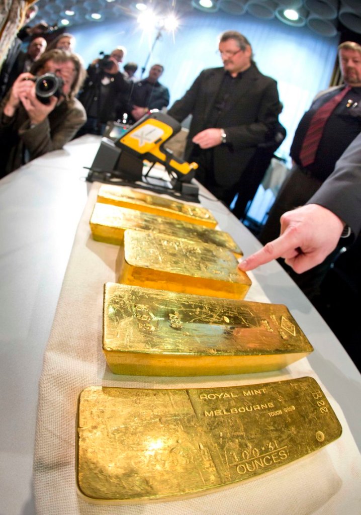Gold ingots are displayed Wednesday at Germany’s Central Bank headquarters in Frankfurt. An auditor has criticized the bank’s oversight of gold reserves abroad.