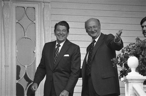 In this Oct. 17, 1980, photo, New York Mayor Ed Koch gestures as he escorts Republican presidential nominee Ronald Reagan into Gracie Mansion in New York.