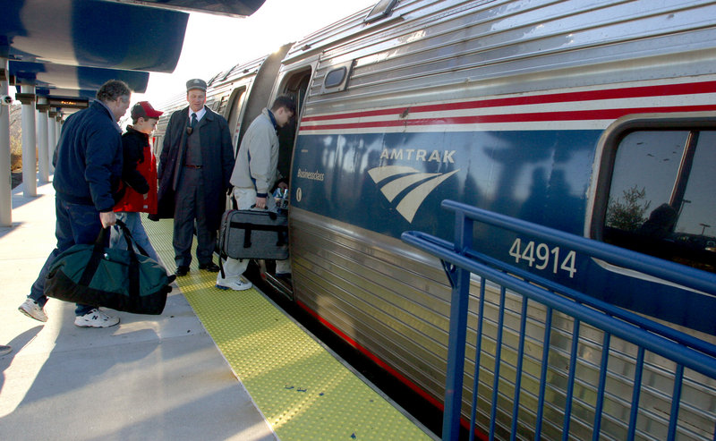 Passengers board the Amtrak Downeaster in Portland in 2004. A reader takes issue with a state Department of Transportation prediction that “a Lewiston/Auburn expansion would only carry an additional 30,000 riders.”