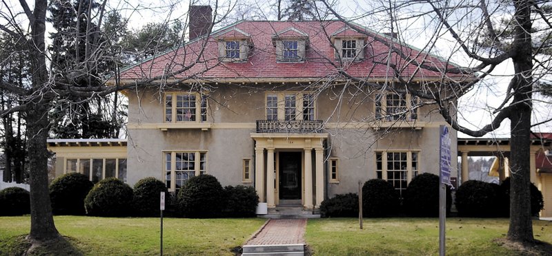 State officials are willing to sell the Gannett House in Augusta to the newspaper publisher’s family.