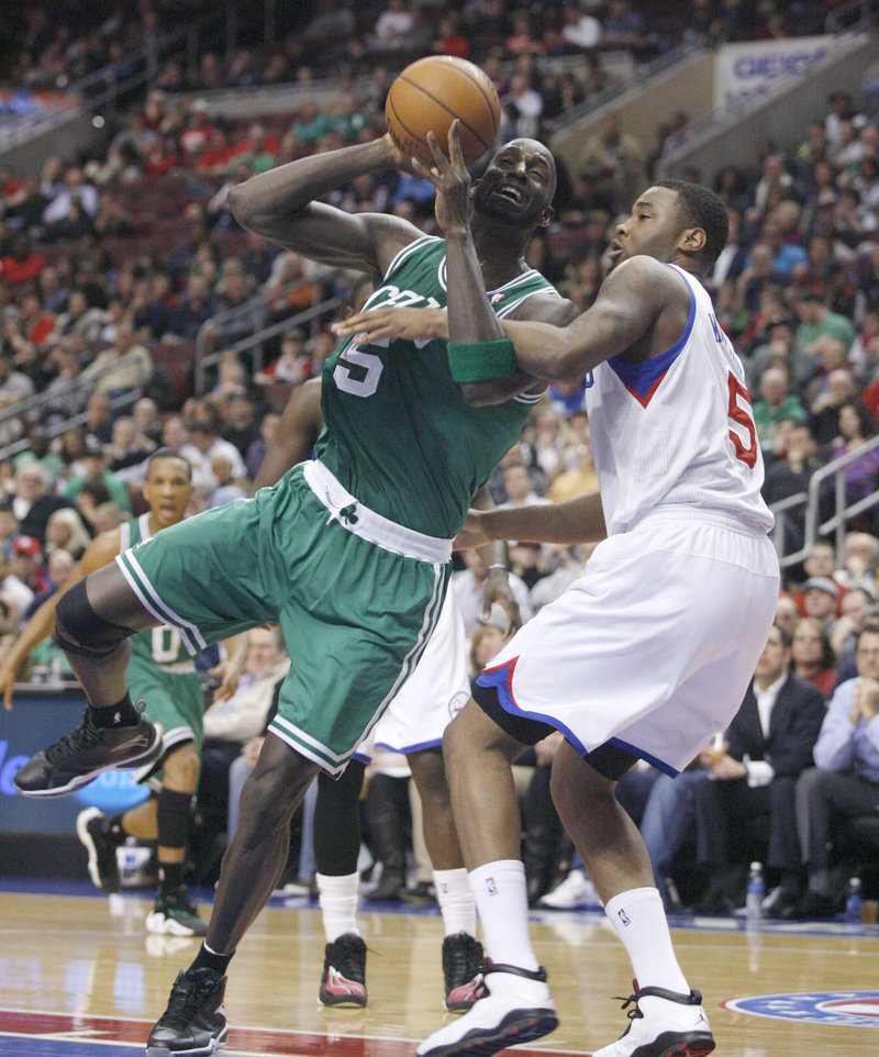 Kevin Garnett, who scored 18 points, drives against Arnett Moultrie of the Philadelphia 76ers during the Boston Celtics’ 109-101 victory Tuesday night.
