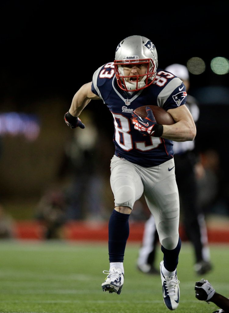Wes Welker will catch passes from Peyton Manning after signing a two-year contract with the Broncos.