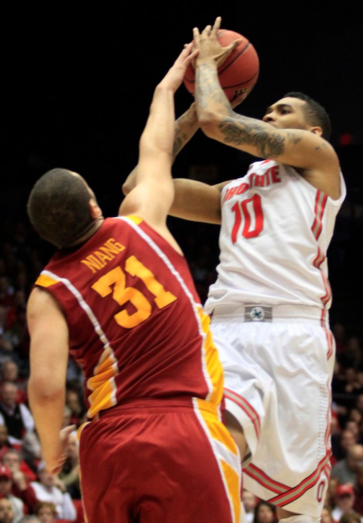 Georges Niang of Iowa State blocks a shot by LaQuinton Ross, but he couldn’t stop Aaron Craft’s last-second 3-pointer that lifted Ohio State to a 78-75 victory.