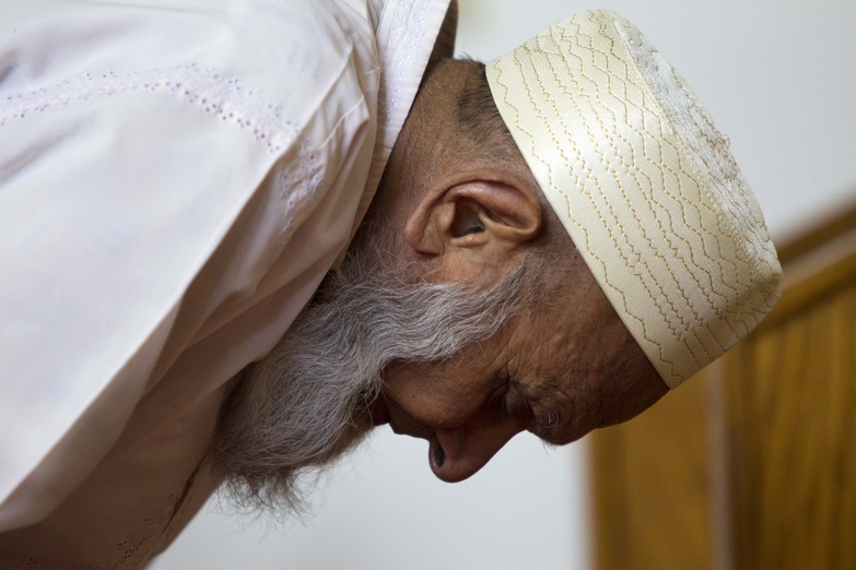Sheik Ishmael bows his head in prayer at the Islamic Society of Boston mosque in Cambridge, Mass., on Friday.