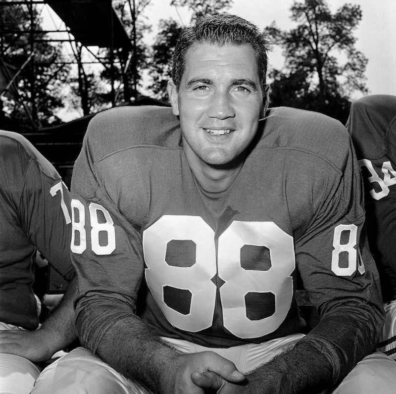 In this Sept. 17, 1960, file photo, New York Giants placekicker Pat Summerall poses for a portrait in New York. Fox Sports spokesman Dan Bell said Tuesday, April 16, 2013, that Summerall, the NFL player-turned-broadcaster whose deep, resonant voice called games for more than 40 years, has died at the age of 82. (AP Photo/John Rooney, File)