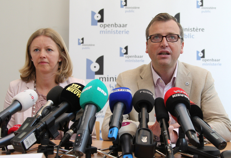 Jean-Marc Meilleur, right, and Anja Bijnens, spokespersons for Belgian prosecutors, announce Wednesday that police carried out a series of international raids in connection with a $50 million diamond heist in Brussels.