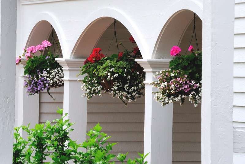 From garden centers to big-box stores, the materials needed to make hanging floral baskets are easier than ever to find.