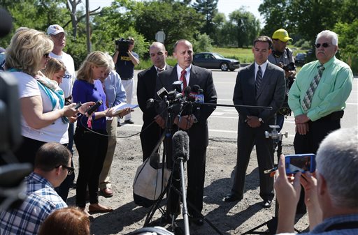 Robert Foley, center, special agent in charge of the FBI's Detroit division, addresses the media in Oakland Township, Mich., Wednesday, where he announced the FBI was ending the search for the remains of Teamsters union president Jimmy Hoffa.