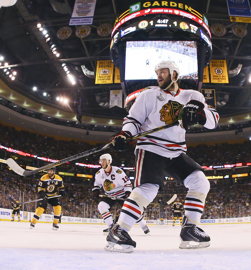 Chicago defenseman Brent Seabrook took Jonathan Toews (19) under his wing and the star forward responded with his first goal in 11 games in Wednesday’s win at Boston.
