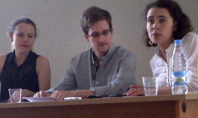 Edward Snowden, center, holds a news conference at Moscow’s Sheremetyevo Airport Friday with Sarah Harrison, left, of WikiLeaks. Snowden defended his disclosure of secret surveillance undertaken by the United States and said he has no regrets because “it was the right thing to do.” The woman at right was not identified.