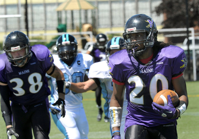 Tony Hicks scores on a 65-yard punt return during the Maine Sabers’ 28-6 victory over the New Hampshire Wolfpack in a New England Football League game Saturday.