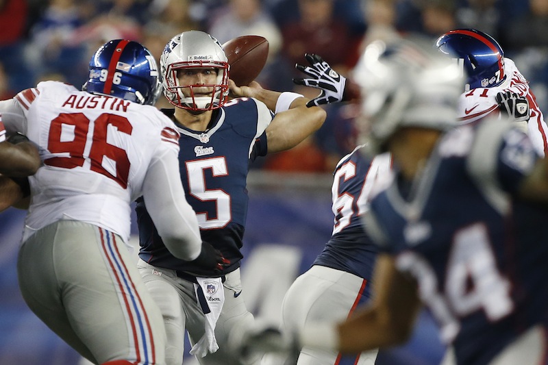 Patriots quarterback Tim Tebow (5) looks to throw his touchdown pass to wide receiver Quentin Sims (84) over New York Giants defensive tackle Marvin Austin (96) in the fourth quarter Thursday.