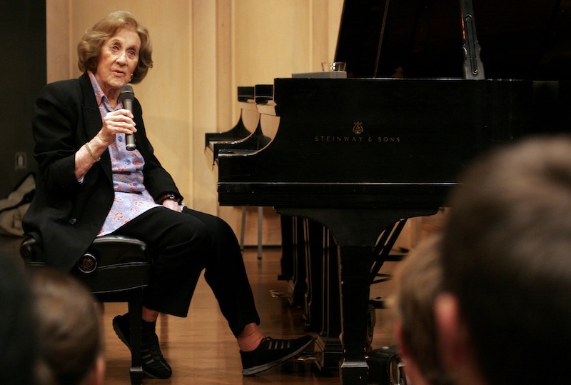In this Nov. 13, 2007, file photo, Marian McPartland talks with students at the University of South Carolina during a master class at the School of Music in Columbia, S.C. McPartland, 95, the legendary jazz pianist and host of the National Public Radio show "Piano Jazz," died of natural causes Tuesday, Aug. 20, 2013 at her Port Washington home on Long Island, NY (AP Photo/Brett Flashnick, File)