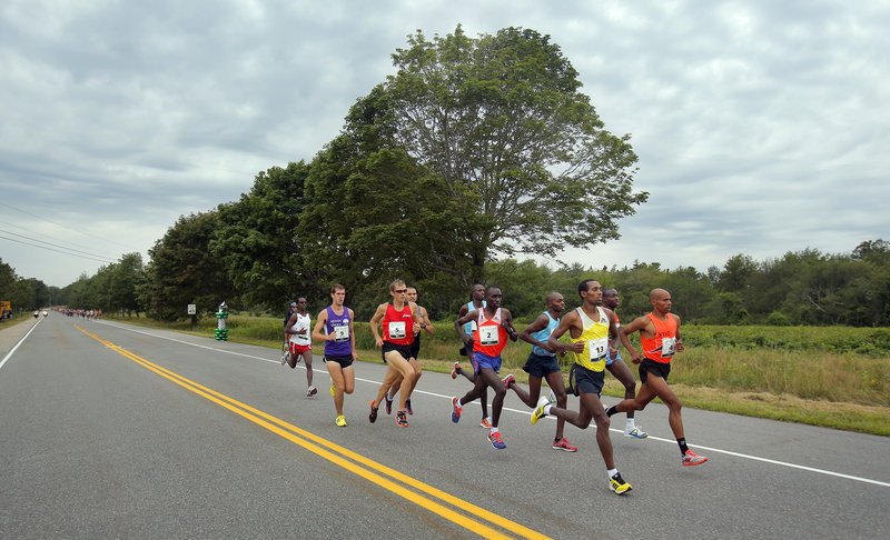 The lead pack of runners pulls away from the rest of the field early in Saturday’s race.