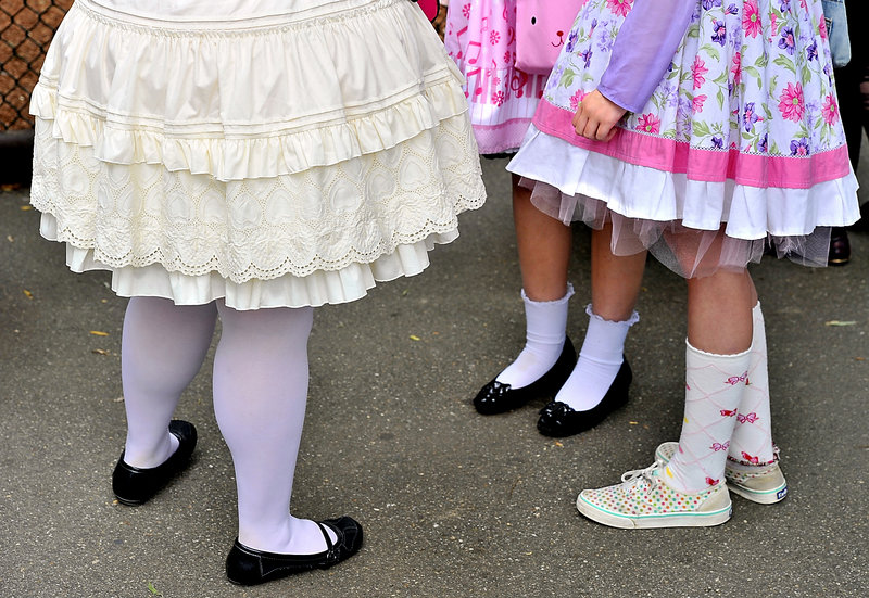 Petticoats, full skirts and pretty footwear worn with socks or tights are elements of style favored by the Maine Lolitas.