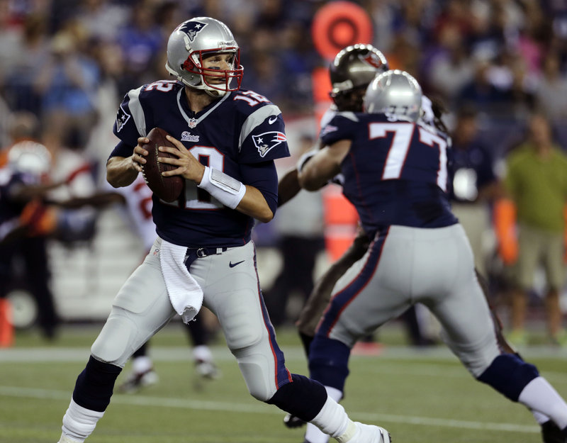 Tom Brady looked like his old self Friday night, picking apart the Tampa Bay defense and completing 11 consecutive passes.