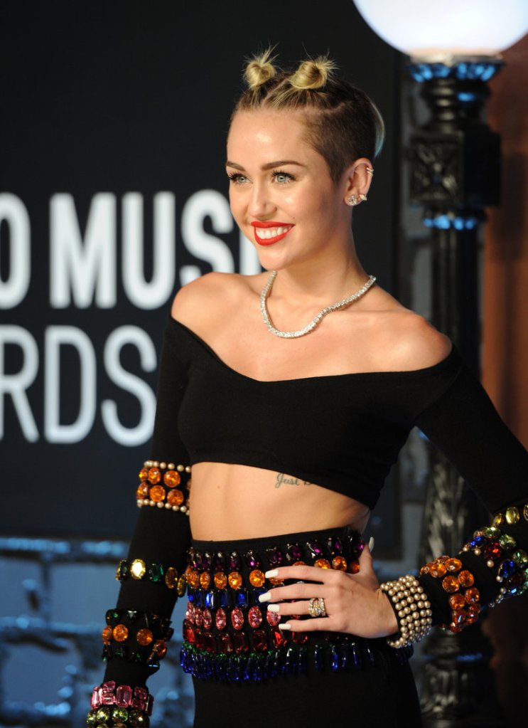 Pop singer Miley Cyrus gave an eye-popping performance Sunday night at the MTV Video Music Awards.