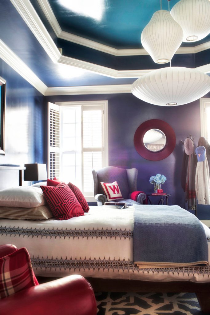 Designer Brian Patrick Flynn groups several vintage George Nelson bubble pendants to create a warm pool of light in the bedroom.
