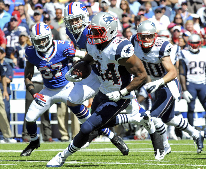 New England’s Shane Vereen scampers for some of his career-high 101 yards after taking over the running duties from the benched Stevan Ridley.