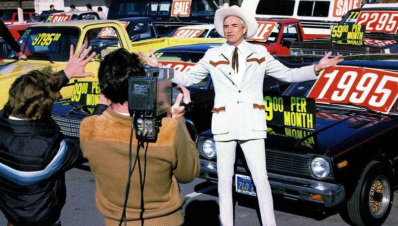 Cal Worthington tapes a commercial in Los Angeles in 1985. His ads, stunts and appearances on “The Tonight Show” made him familiar to TV viewers across America.