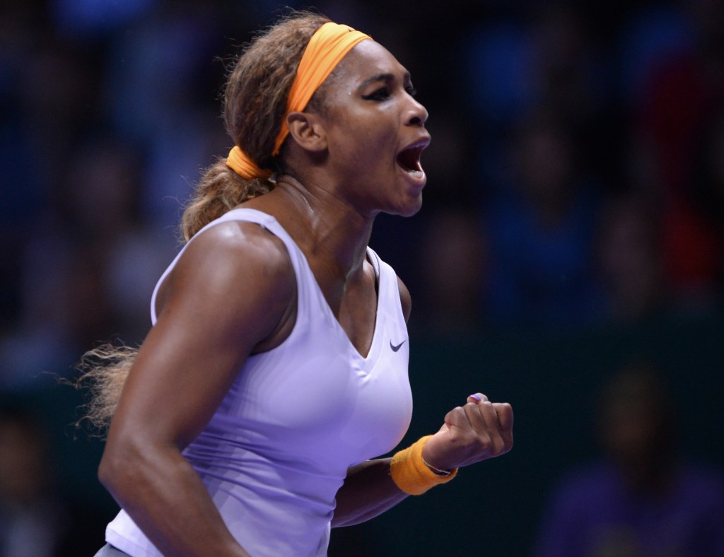 Serena Williams of the U.S shouts after she returned a shot to Li Na of China during their final tennis match at the WTA Championship in Istanbul, Turkey, on Sunday.