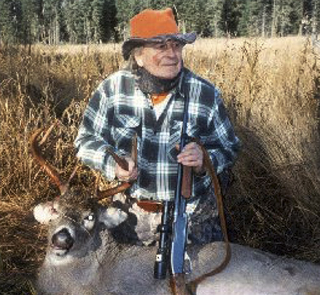 Lanyard “Larry” Benoit created an empire of books, videos and seminars about deer hunting. His family said he shot at least 200 bucks. He died Tuesday at his home in Duxbury, Vt.