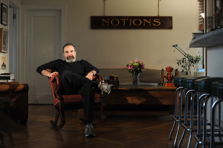 Mandy Patinkin at home in Manhattan. Patinkin and pianist Paul Ford collaborate in “Dress Casual,” which combines Broadway show tunes with pop numbers.