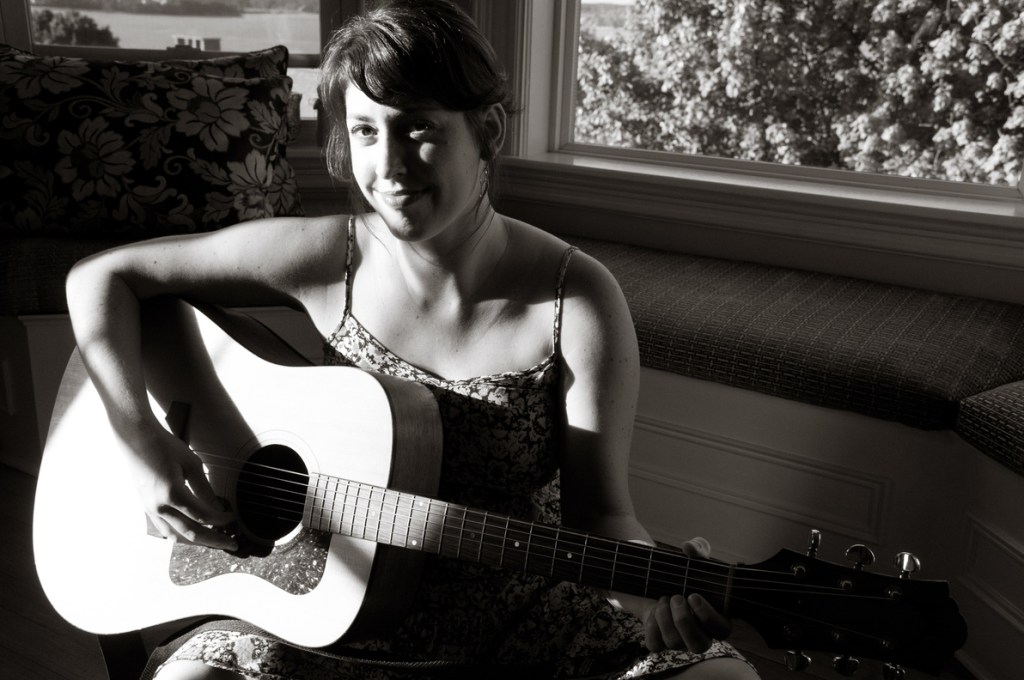 Portland singer-songwriter Sammie Francis just released a CD called “The Kite and the Shore,” recorded in the apartment she shares with partner Max Taylor.