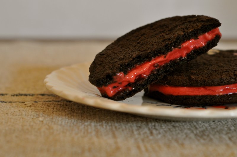 Ice cream sandwiches will score with fans of any team.