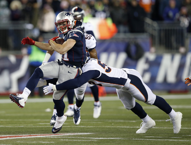 Broncos linebacker Von Miller tackles Patriots wide receiver Julian Edelman in the first quarter Sunday.