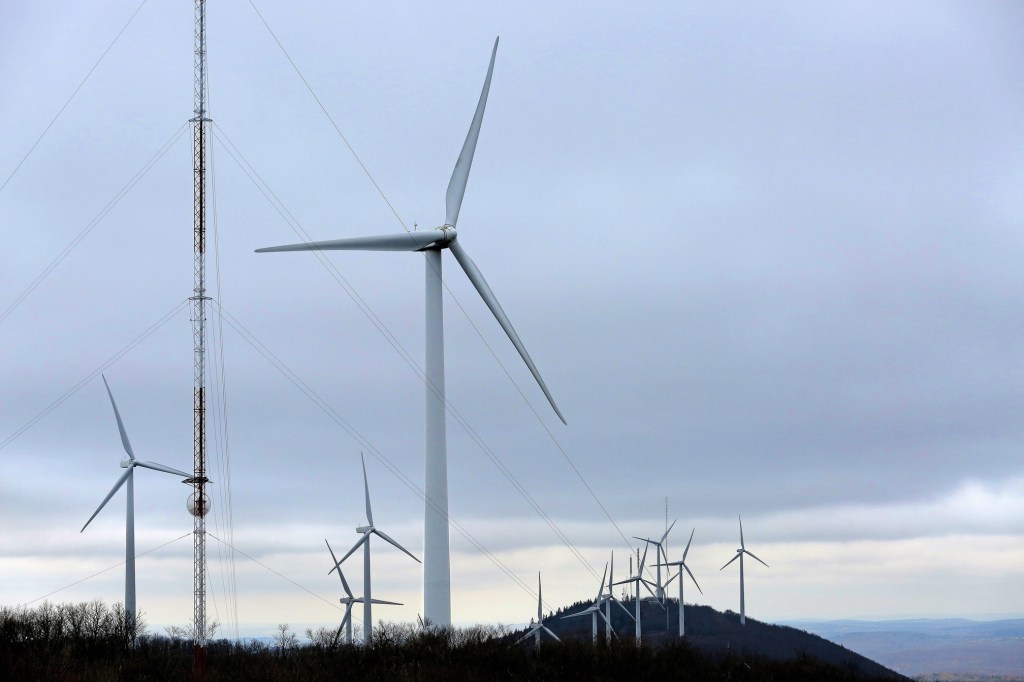 Gabe Souza/Staff Photographer The Mars Hill wind farm stretches the length of Mars Hill Mountain in Maine. A Maine Audubon report says such farms can be placed to minimize the impact on wildlife such as birds and bats.