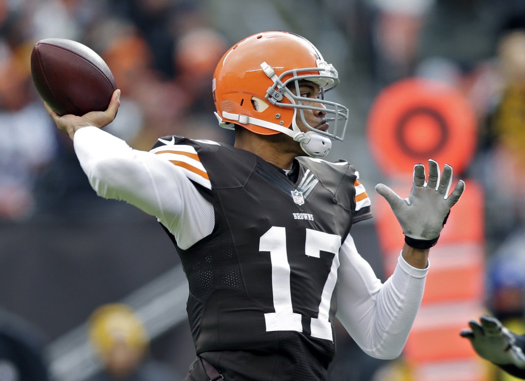 Cleveland Browns quarterback Jason Campbell passes against the Pittsburgh Steelers in a game on Nov. 24, 2013, in Cleveland. Campbell suffered a concussion during the game when he was blasted in the face mask by blitzing Pittsburgh cornerback William Gay.
