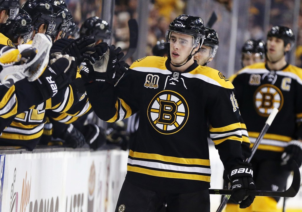 Boston’s Reilly Smith celebrates his goal with teammates after he scored to tie the game at 1-1 in the first period Saturday against Pittsburgh. The Bruins went on to win the game, 3-2, at Boston.