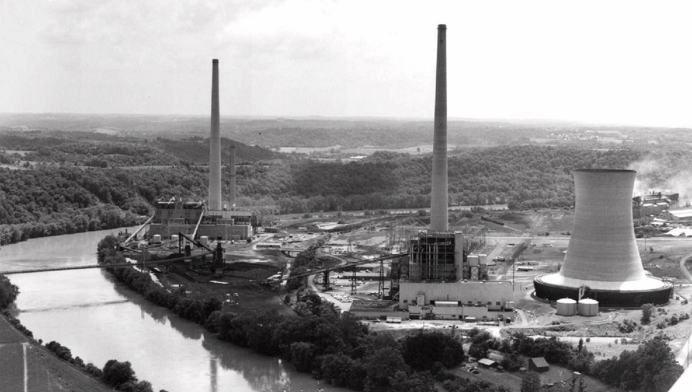 American Electric Power’s Muskingum River Plant in Beverly, Ohio, is shown in this 1989 photo. The plant is one named by the Environmental Protection Agency in a lawsuit against AEP and two other Ohio energy companies, alleging they cause pollution that affects New England.