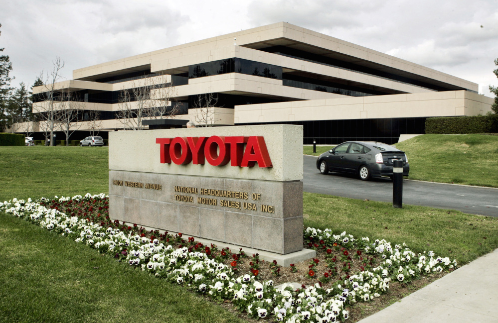 Toyota, with offices in Torrance, Calif., will seek to settle 375 lawsuits over alleged acceleration problems.