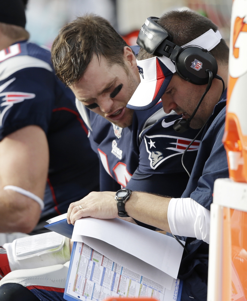 Quarterback Tom Brady, shown plotting with offensive coordinator Josh McDaniels, couldn’t add to his impressive string of fourth-quarter come-from-behind victories.