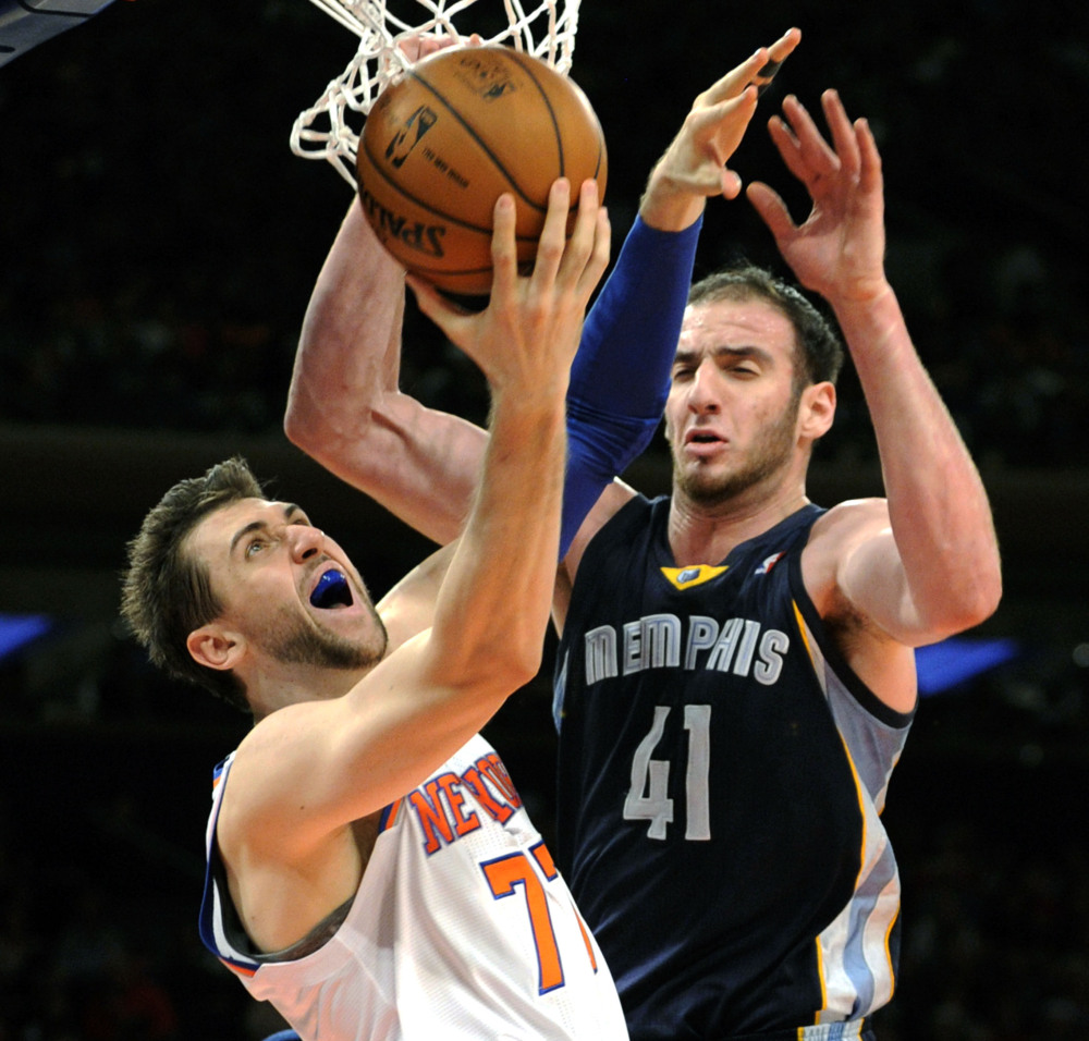Andrea Bargnani of the New York Knicks goes up for a shot Saturday while guarded by Kosta Koufos of the Memphis Grizzlies in the second quarter of Memphis’ 95-87 victory.