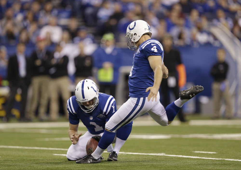Indianapolis Colts’ Adam Vinatieri kicks a 23-yard field goal in the first quarter Sunday against the Jacksonville Jaguars on Sunday. Vinatieri later kicked a 26-year field goal to surpass 2,000 career points.