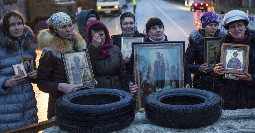 Pro-Russian activists hold Orthodox icons at a checkpoint outside of Sevastopol in the Crimea, Ukraine, on Thursday.