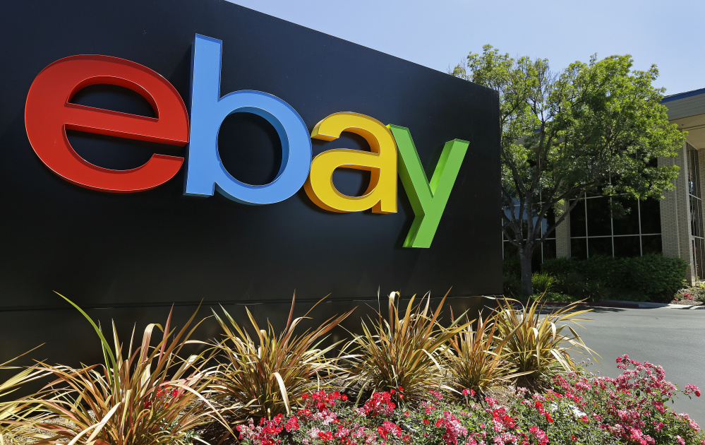 EBay is urging shareholders to vote for its directors rather than the pair put up by activist investor Carl Icahn.
