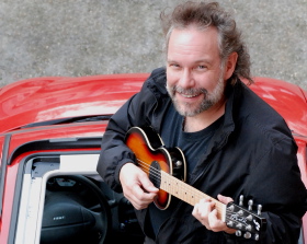 John Gorka will play a benefit concert for St. Lawrence Arts Sunday.