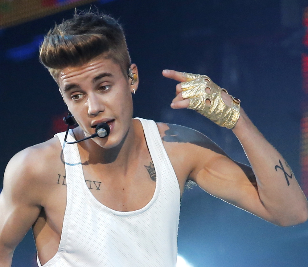 Justin Bieber apologized for visiting a shrine that includes dead war criminals.