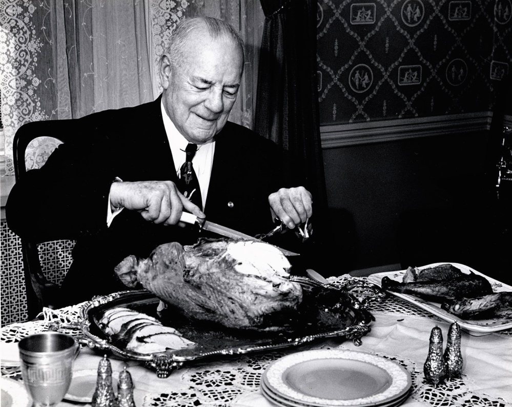 Duncan Hines carves a turkey in 1953. If he lived today, he would be the world’s most famous food blogger.