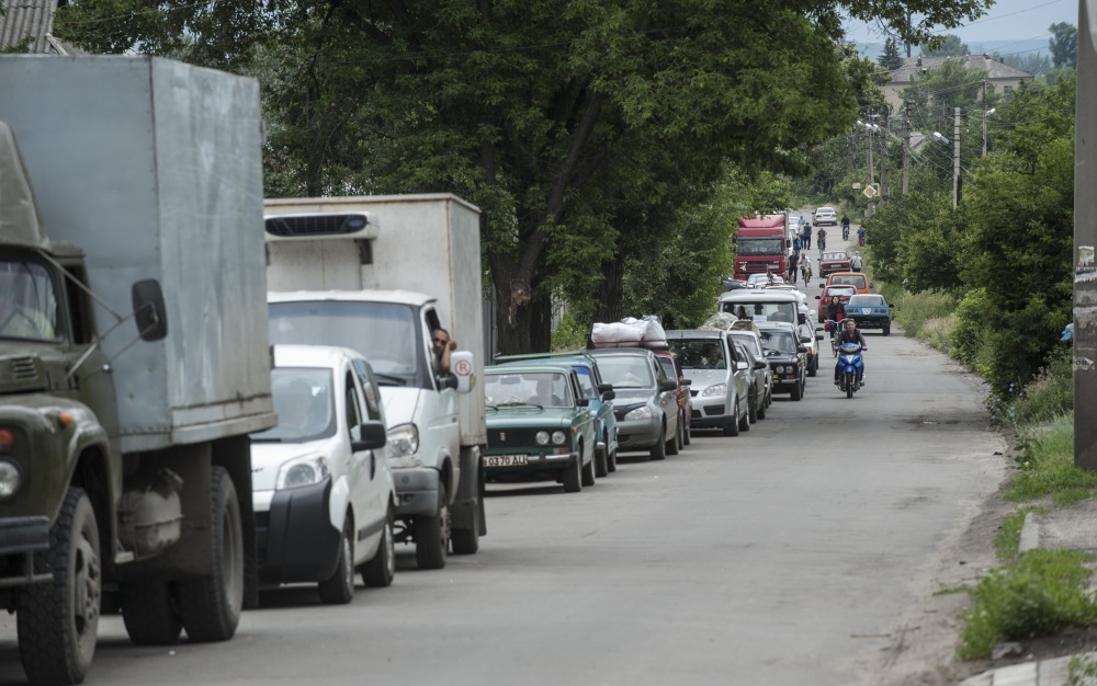 Cars line up leaving the city at a checkpoint in Slovyansk, eastern Ukraine, on Thursday. The city has been an epicenter of a nearly two-month standoff between Ukrainian forces and pro-Russian rebels.