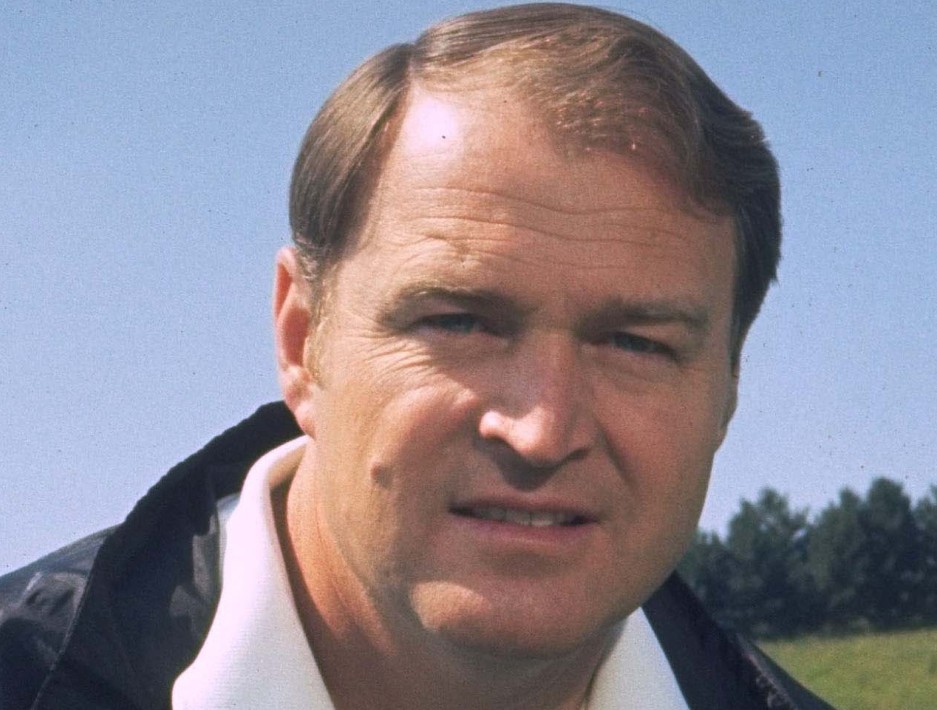 Chuck Noll, the Hall of Fame coach who won a record four Super Bowl titles with the Pittsburgh Steelers, died Friday. He was 82. The Allegheny County Medical Examiner said Noll died of natural causes.
