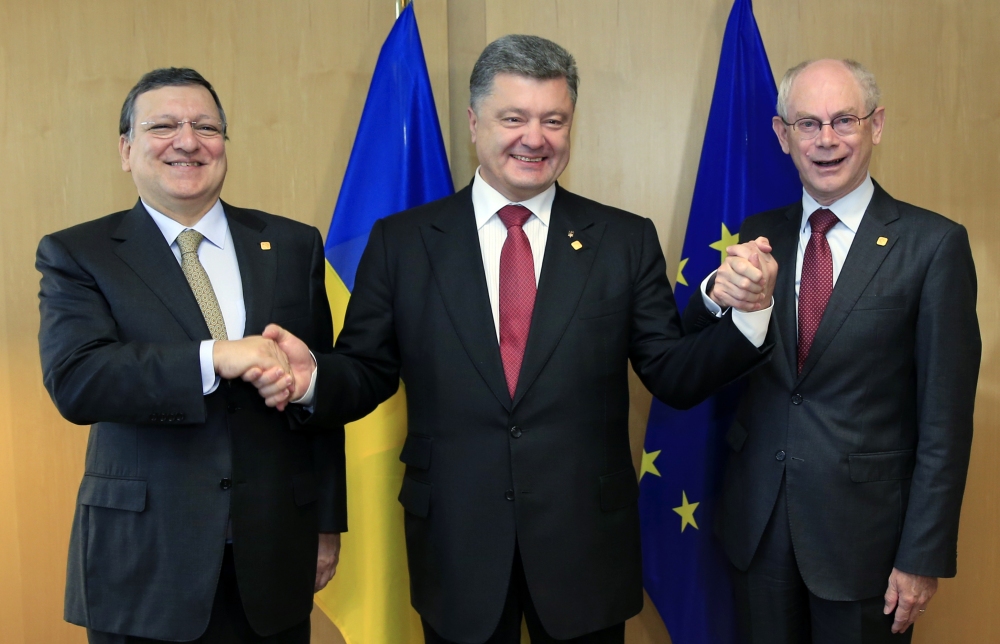 Ukraine President Petro Poroshenko, center, poses with European Commission President Jose Manuel Barroso, left, and European Council President Herman Van Rompuy during a summit in Brussels on Friday.