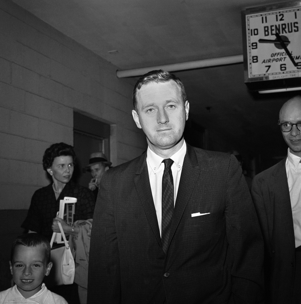 John Seigenthaler, the Kennedy administration’s negotiator with the governor of Alabama during the 1961 Freedom Rides, walks through the Montgomery, Ala., airport in 1961.
