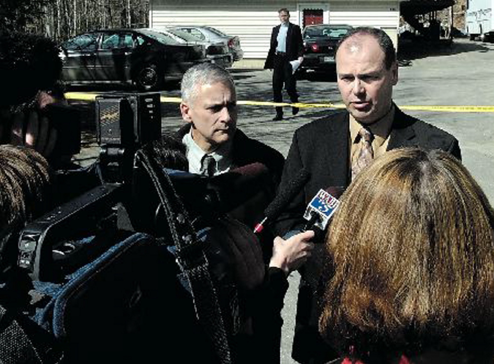 Augusta police Lt. Keith Brann, left, and Maine State Police Lt. Gary Wright hold a news conference in front of the Augusta apartment of homicide victim Naomi Buzzell in April 2008.