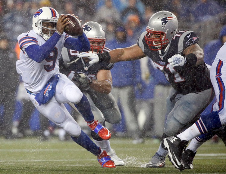 Buffalo Bills quarterback Thad Lewis (9) scrambles away from New England Patriots defensive tackle Sealver Siliga (71), The Associated Press